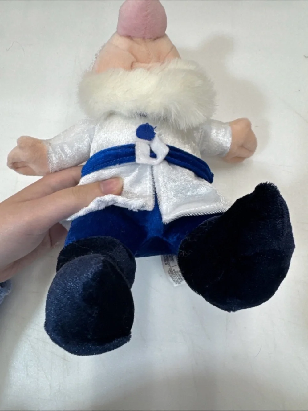 Disney's Seven Dwarfs, "Bashful" Blue & White 9" Beanie/Plush - Picture 2 of 5